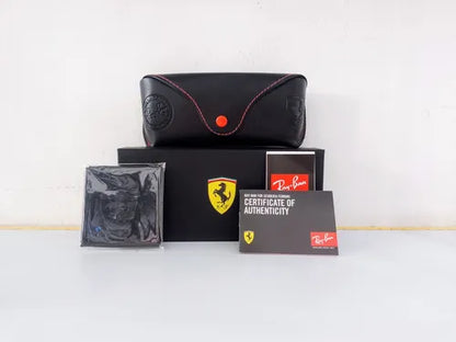 Ray-Ban Scuderia Ferrari RB3674 – Plata / Verde Clásico